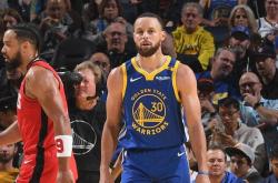 雷速体育直播官网-勇士后卫生涯得分破万，成为球队历史第一