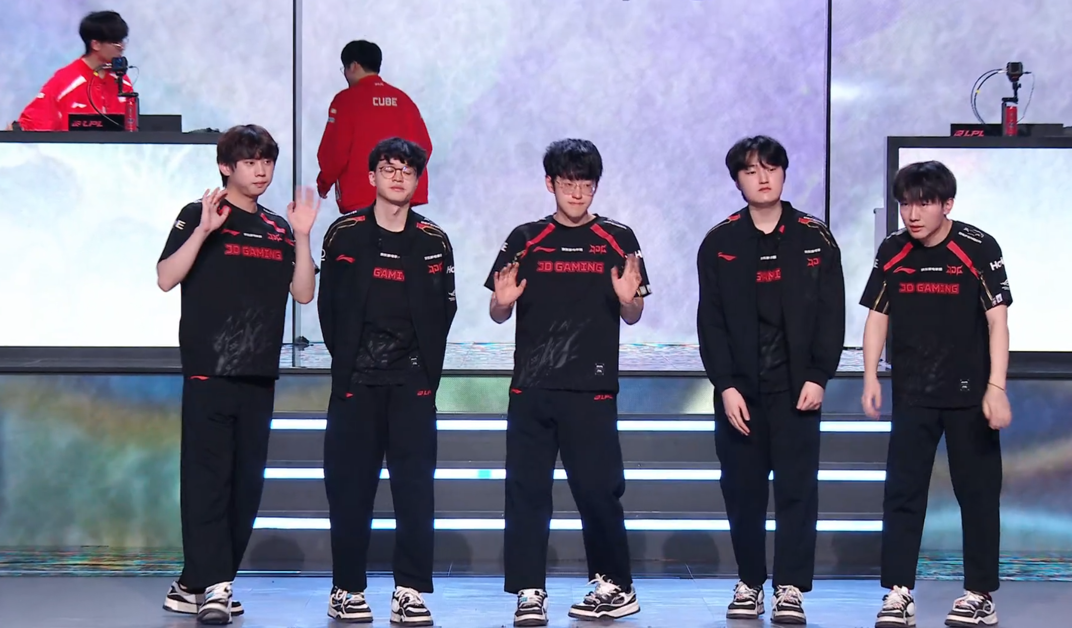 IG碾压FPX,Scout团战一打五全球总决赛3:1(北京) IG碾压FPX,Scout团战一打五全球总决赛3:1(北京)