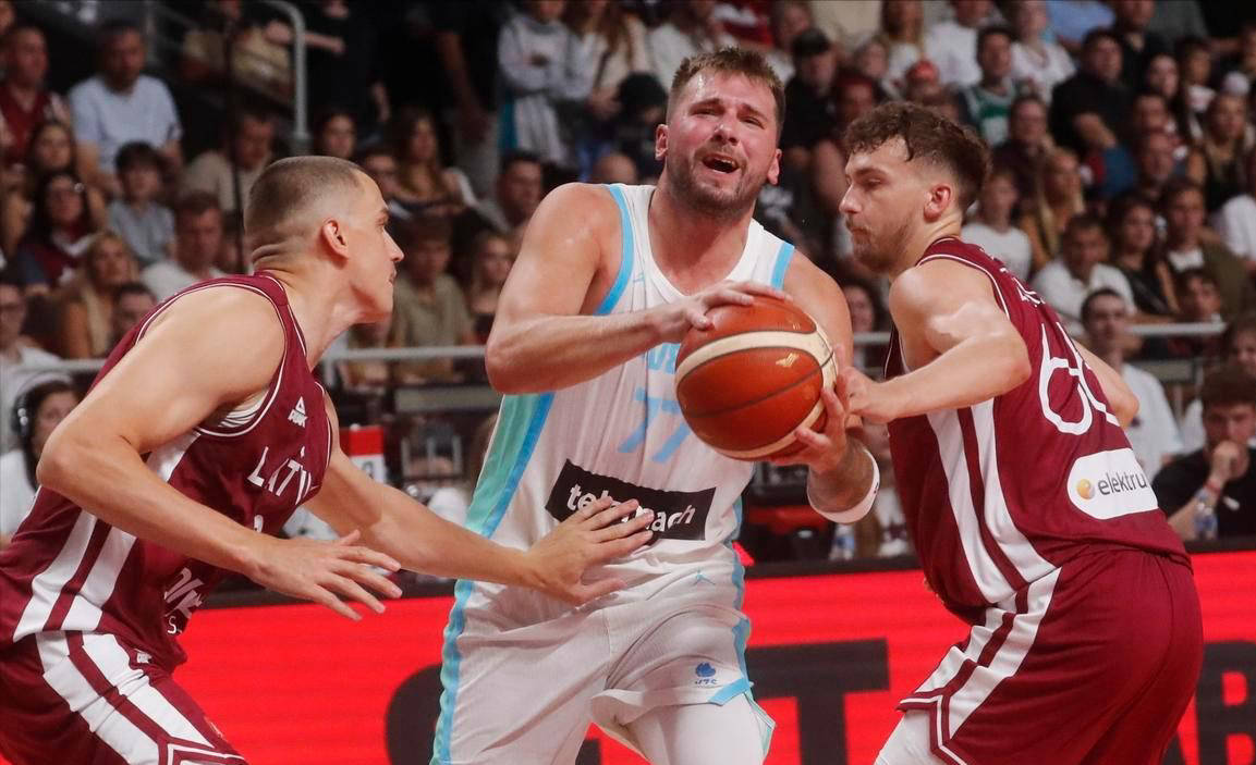 精彩比拼引发激烈竞争,球员表现获得赞誉 精彩比拼引发激烈竞争,球员表现获得赞誉